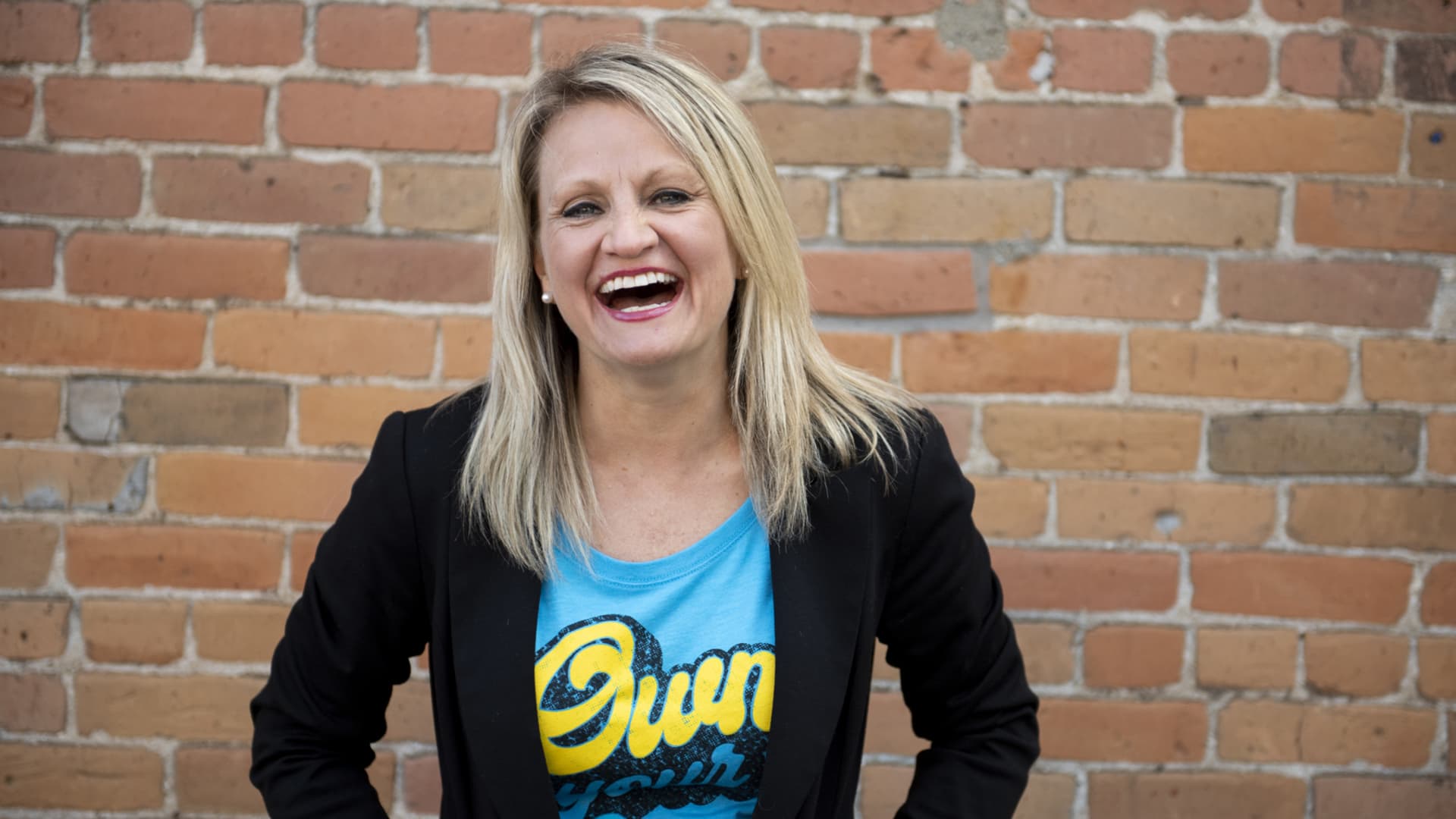 These 3 red flags show your child could use a confidence boost, says a mindfulness coach